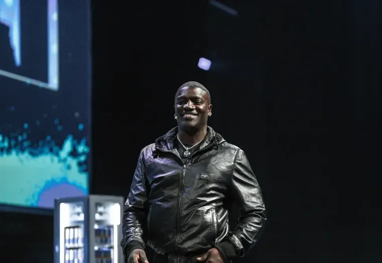 Akon auf der Founder-Summit-Bühne