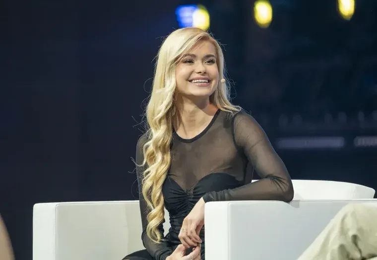 Pamela Reif auf der Founder-Summit-Bühne