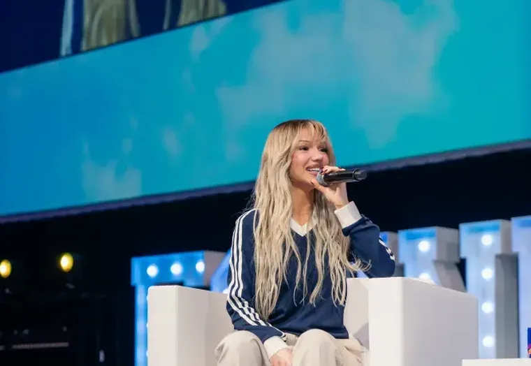 Shirin David auf der Founder-Summit-Bühne
